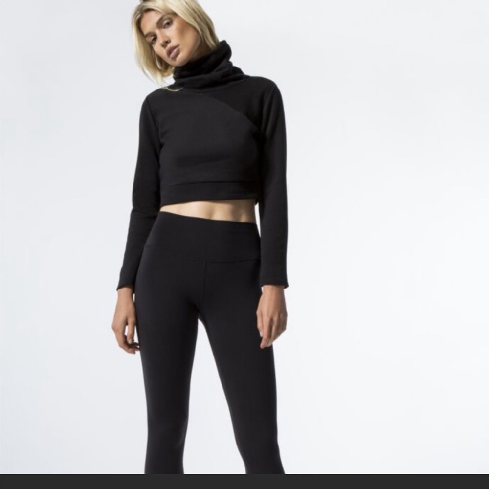 alo yoga black soleil crop cowl size small